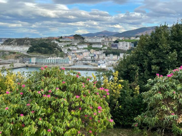 mirador de Luarca desde el bosque jardín de la fonte baxa